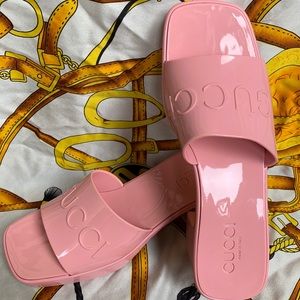 Gucci women’s rubber slide sandal